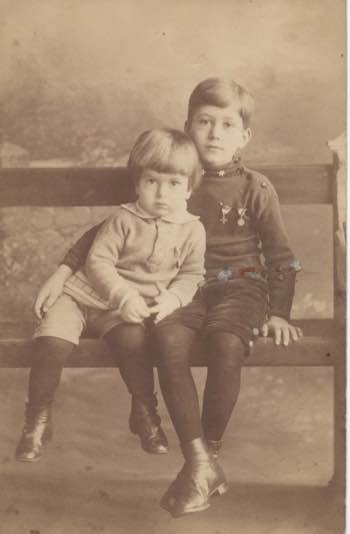 Kolozsvár, 1915, 1 Febr., SV with his younger brother Endre
